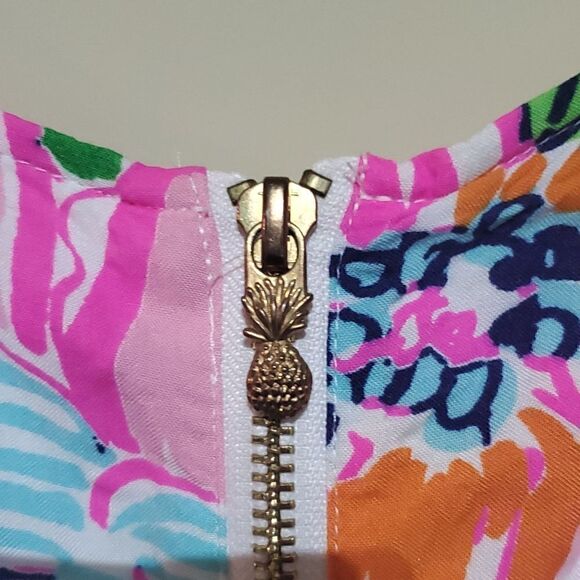 LILLY PULITZER Nosey Posy V-Neck Top - Size XS‎ - Picture 5 of 7